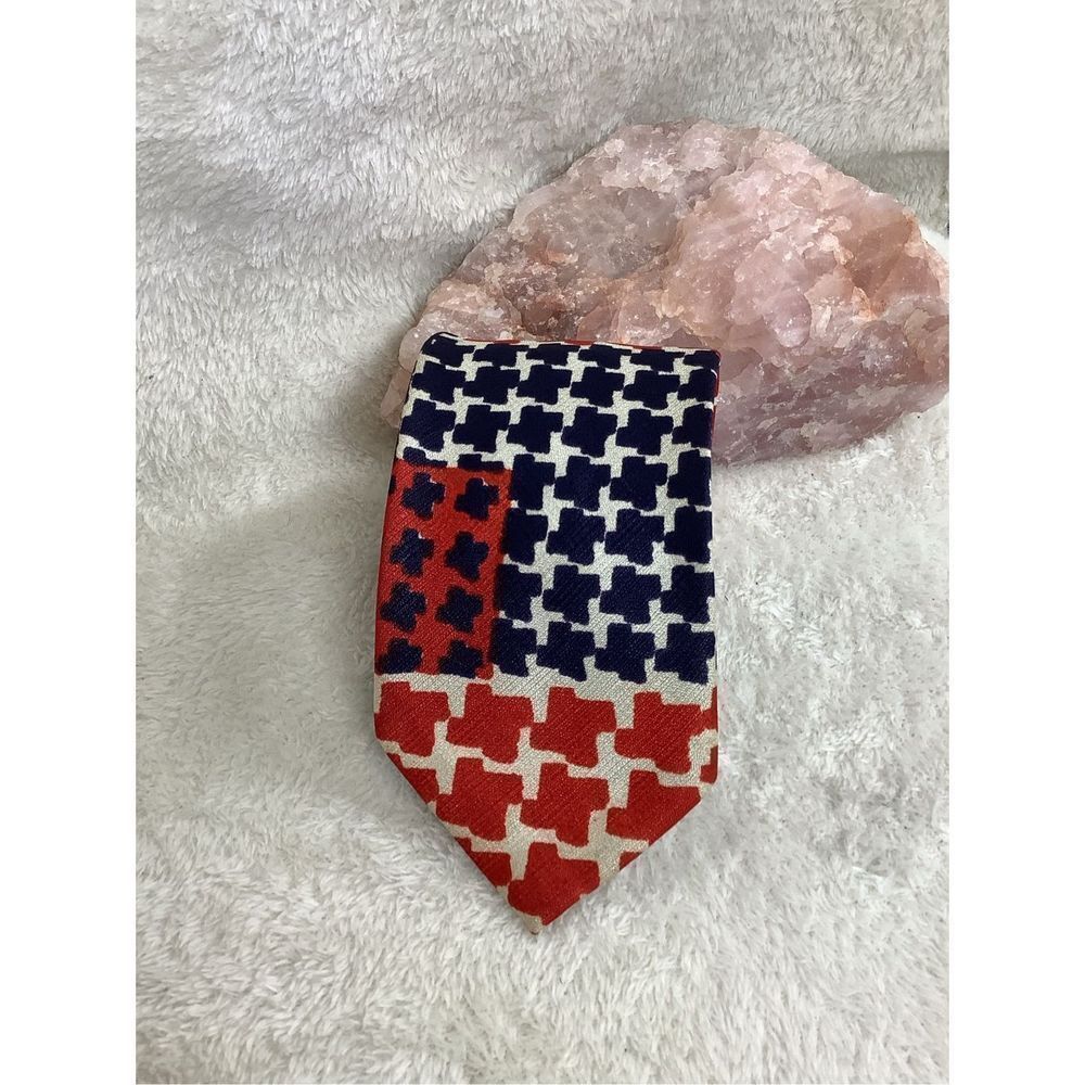 Hand Made by Carylon Taylor Vintage 1970’s Neck Tie